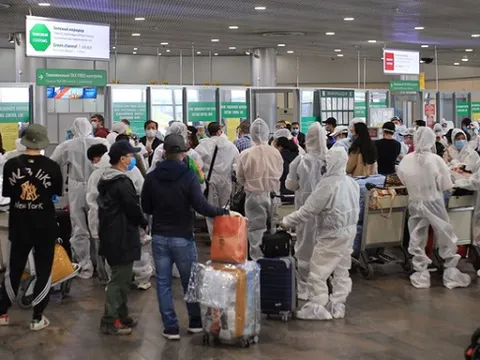 10 người nhập cảnh vào Việt Nam mắc COVID-19