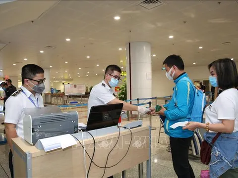 Chiều 28/4, thêm 8 ca mắc COVID-19 được cách ly ngay sau khi nhập cảnh