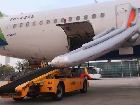 Hành khách tự ý mở cửa thoát hiểm, nhiều chuyến bay bị ảnh hưởng