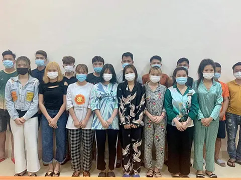 Phát hiện 13 thanh niên tụ tập 'bay lắc' trong quán karaoke ở Hà Nội