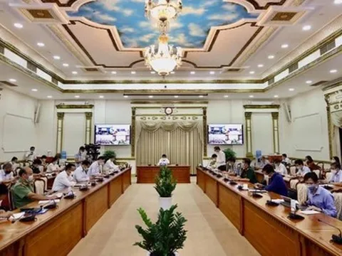 TP.HCM: Quán ăn vỉa hè dừng bán tại chỗ, phạt nguội thông qua camera