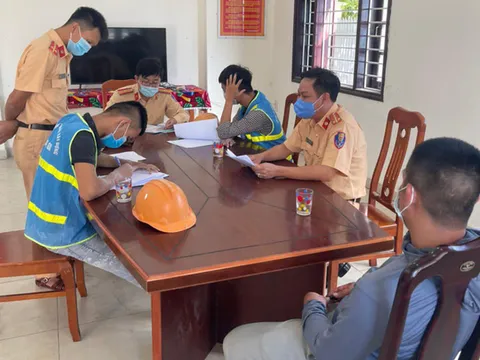 Xử phạt nam thanh niên bịt mắt lái xe giữa phố ở Đà Nẵng