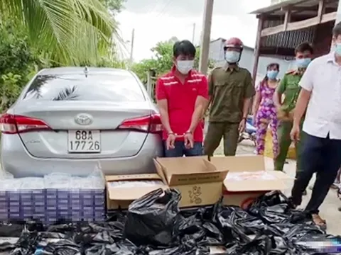 An Giang: Phát hiện xe ô tô vận chuyển 7.800 bao thuốc lá lậu