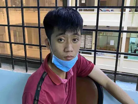 Bắt đối tượng đặt camera quay lén ở khách sạn, rồi dùng clip 'nóng' để tống tiền