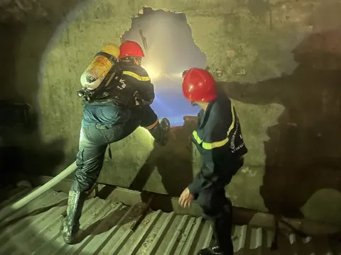 TP.HCM: Cháy nhà lúc nửa đêm, vợ chết, chồng và con trai 4 tuổi bị thương