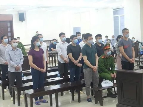 Phó Tổng Giám đốc Nhật Cường cùng nhiều nhân viên kháng cáo