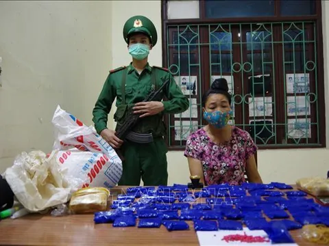 Bắt quả tang 'nữ quái' giấu 12.000 viên ma túy tổng hợp trong bao gạo ở Điện Biên