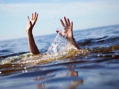 Nghệ An: Hai cháu bé đuối nước khi rủ nhau tắm sông