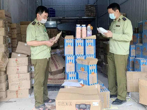 Hà Nội: Thu giữ hàng tấn nguyên liệu trà sữa chưa rõ nguồn gốc tại Hà Đông