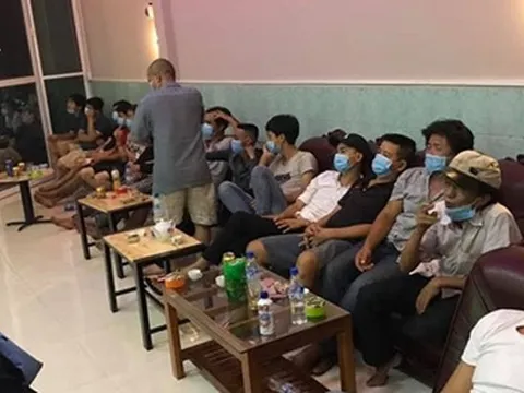 Triệt phá tụ điểm cá độ bóng đá ngang nhiên hoạt động trong quán cafe