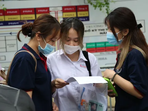 Ngày thứ 2 kỳ thi tốt nghiệp THPT năm 2021: Thí sinh chuẩn bị làm bài thi tổ hợp