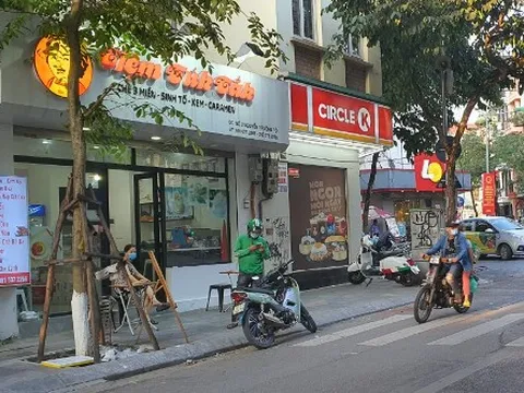 Hà Nội yêu cầu dừng dịch vụ ăn, uống tại chỗ, cửa hàng cắt tóc, gội đầu từ 0h ngày 13/7