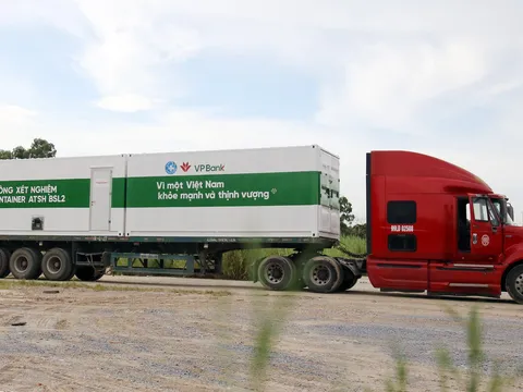 Chung tay chống dịch, VPBank đưa 4 container xét nghiệm Covid-19 vào 'tâm dịch' phía Nam