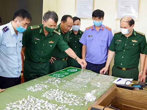 Bắt quả tang vụ vận chuyển trái phép hàng hóa qua biên giới trị giá trên 15 tỷ đồng