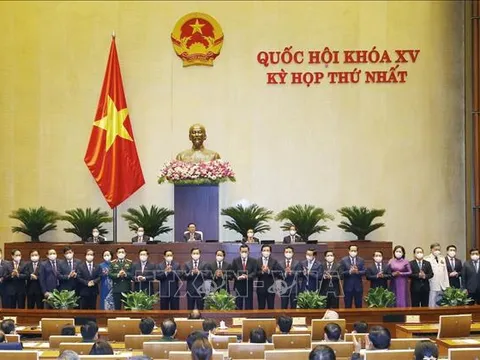 Phê chuẩn bổ nhiệm chức vụ 18 Bộ trưởng và 4 thành viên khác của Chính phủ