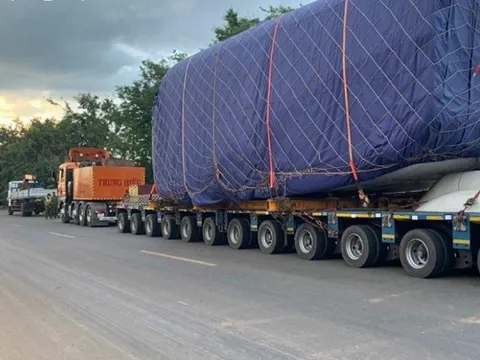 Đi xe máy về quê tránh dịch, gia đình 4 người gặp nạn thương vong