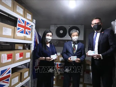 Việt Nam có thêm 415.000 liều vaccine AstraZeneca do Chính phủ Anh trao tặng