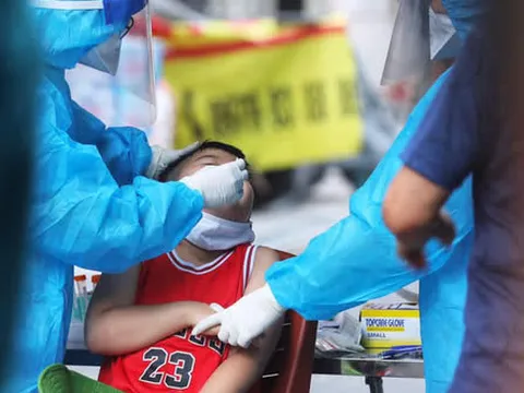 Xét nghiệm COVID-19 diện rộng sẽ quyết định Hà Nội có giãn cách xã hội nữa hay không
