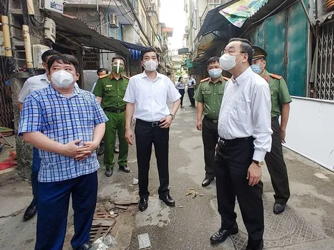 Chủ tịch Hà Nội Chu Ngọc Anh thị sát điểm nóng COVID-19 nguy cơ nhất Thủ đô hiện nay