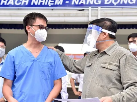 Thủ tướng Phạm Minh Chính kiểm tra, chỉ đạo, động viên công tác chống dịch tại Bình Dương