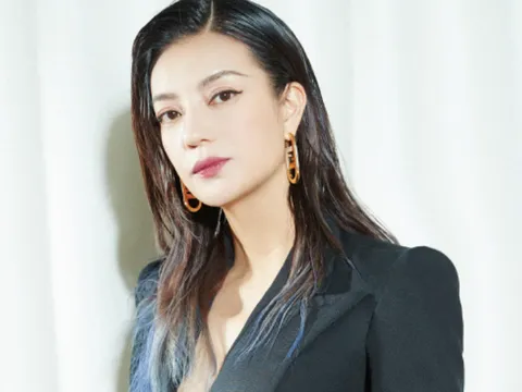 Rộ tin Triệu Vy trốn sang Pháp sau nghi vấn bị phong sát