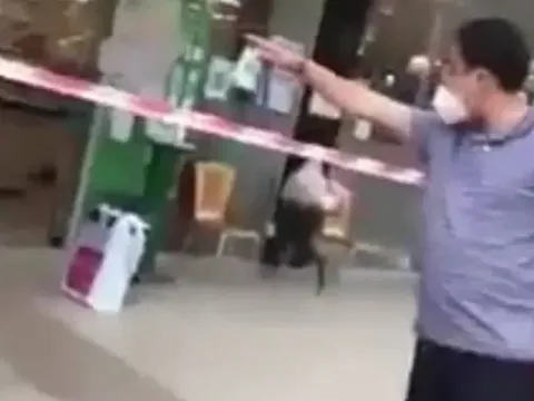 Người đàn ông xưng 'Ban Chỉ đạo quận 7' Xông vào siêu thị gây rối