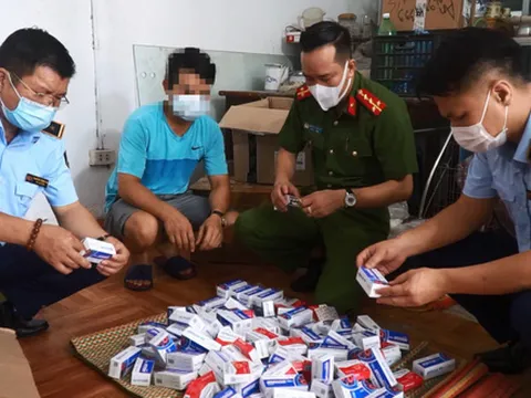 Hà Nội: Thu giữ hàng trăm hộp thuốc điều trị COVID-19 không rõ nguồn gốc