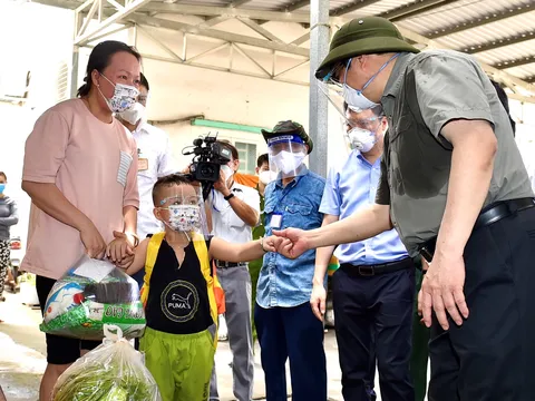 Thủ tướng kiểm tra đột xuất, chỉ đạo trực tuyến công tác phòng chống dịch tại các ‘pháo đài’