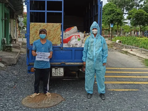 Phát hiện xe tải chở 1,5 tấn gà chết từ Tây Ninh vào TP.HCM tiêu thụ