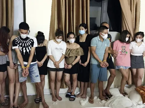 Phát hiện 17 thanh niên nam, nữ tụ tập 'bay lắc' trong nhà nghỉ ở Phú Thọ