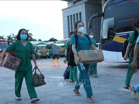 11 tỉnh, thành phố đã cử cán bộ y tế hỗ trợ Hà Nội chống dịch