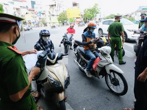 Hà Nội: 19 khu vực 'vùng xanh' bỏ kiểm soát giấy đi đường