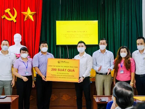 CBNV T&T Group trao tặng 3.000 suất quà cho người dân Hà Nội gặp khó khăn do Covid-19
