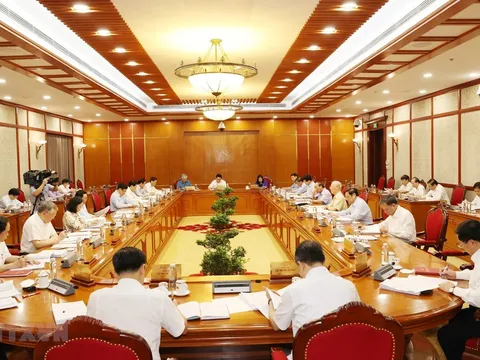 Bộ Chính trị cơ bản đồng tình với đánh giá của Ban Cán sự Đảng Chính phủ về công tác phòng chống dịch và phát triển KTXH