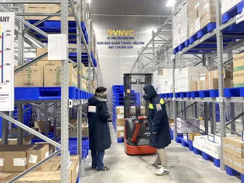 Thêm 1,3 triệu liều vắc xin phòng COVID-19 AstraZeneca về đến Việt Nam