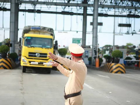 Công an Hà Nội nói gì về việc chưa bỏ 22 chốt kiểm soát người ra vào?