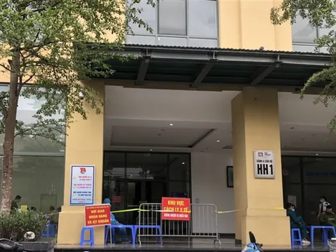 Hà Nội: Tạm thời phong tỏa chung cư hơn 1.000 dân liên quan đến ca nghi mắc COVID-19