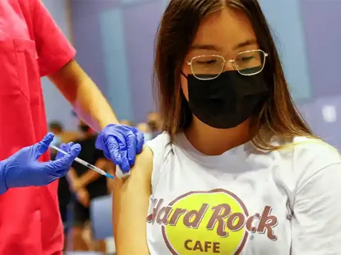 Bộ Y tế: Các địa phương căn cứ tình hình dịch và nguồn vaccine COVID-19 để tiêm cho trẻ từ 12-17 tuổi