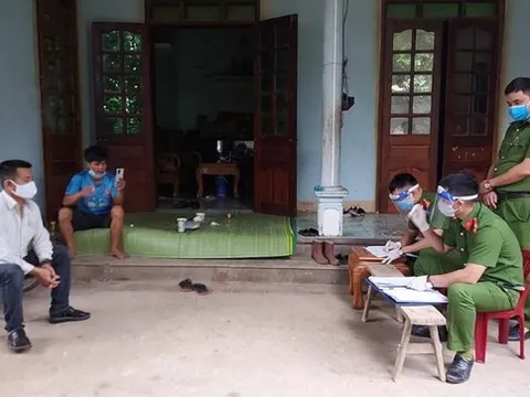 Tổ chức ăn nhậu khi đang cách ly tại nhà, hai người bị phạt 15 triệu đồng