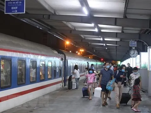 Từ 31/10, khách đi tàu chỉ cần khai báo y tế điện tử trên PC-COVID