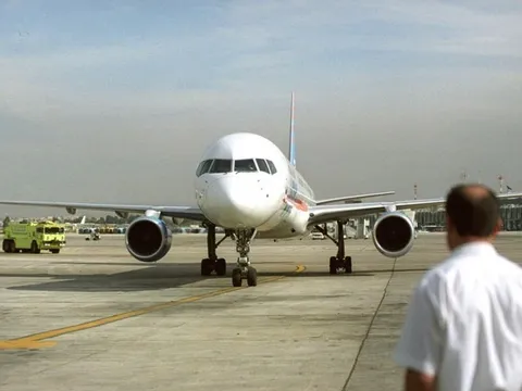 Tạm đình chỉ các nhân viên liên quan đến vụ 2 máy bay va chạm tại sân bay Nội Bài