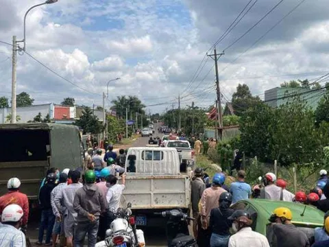 Công an vây bắt đối tượng có súng sau nhiều giờ cố thủ trong nhà dân