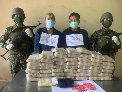 Quảng Bình: Bắt 2 đối tượng vận chuyển hơn 300.000 viên ma túy tổng hợp