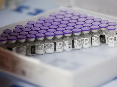 Pfizer thử nghiệm vaccine với trẻ 12-15 tuổi, hiệu quả bất ngờ 100%