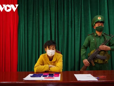 Điện Biên: Bắt 'nữ quái' vận chuyển 2000 viên ma tuý tổng hợp