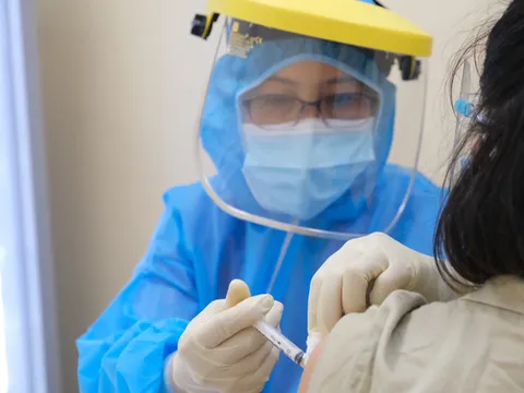 Bộ Y tế hỏa tốc 'thúc' các tỉnh đẩy nhanh tiêm vaccine phòng COVID-19; triển khai mũi bổ sung cho người đủ liều