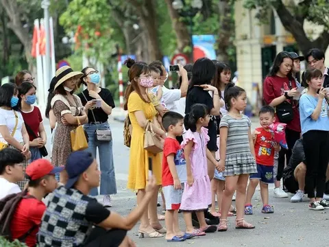 Chủ tịch Hà Nội hỏa tốc yêu cầu dừng tập trung đông người không cần thiết