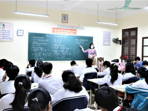 Từ 27/12, nhiều trường tại Hà Nội lại chuyển sang học trực tuyến