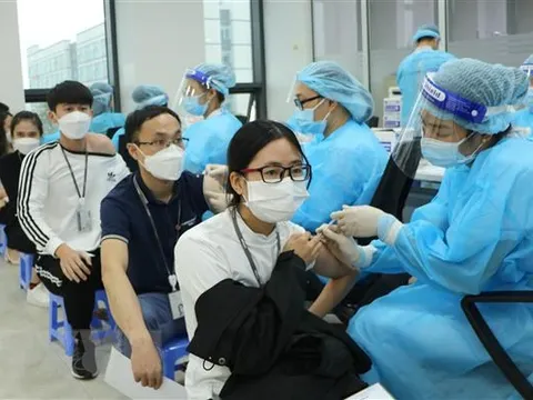 Thủ tướng yêu cầu thần tốc tiêm vaccine và đẩy mạnh thực hiện các biện pháp phòng COVID-19