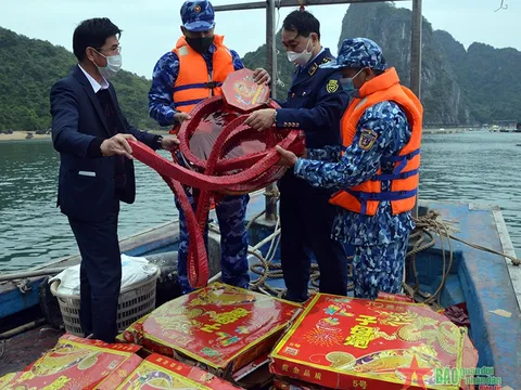 Quảng Ninh: Thu giữ gần 300kg pháo nổ trên vùng biển Vân Đồn